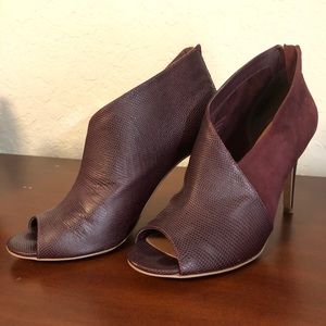 Gorgeous maroon heels